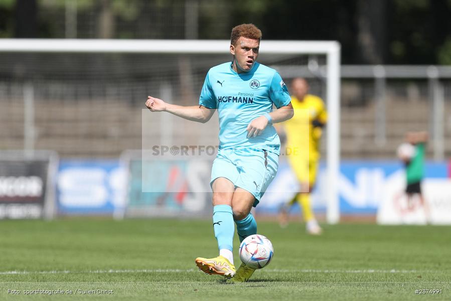 Oliver Fobassam Nawe, sport, action, Willy-Sachs-Stadion, SpVgg Greuther Fürth II, Schweinfurt, Saison 2023/2024, SGF, Regionalliga Bayern, Fussball, FCS, BFV, 5. Spieltag, 19.08.2023, 1. FC Schweinfurt 1905 - Bild-ID: 2374991