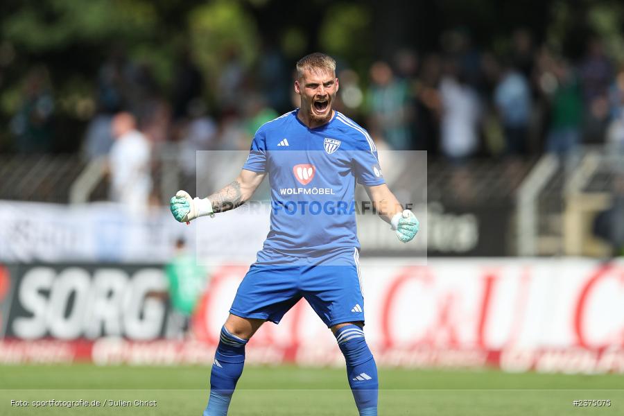 Lukas Wenzel, sport, action, Willy-Sachs-Stadion, SpVgg Greuther Fürth II, Schweinfurt, Saison 2023/2024, SGF, Regionalliga Bayern, Fussball, FCS, BFV, 5. Spieltag, 19.08.2023, 1. FC Schweinfurt 1905 - Bild-ID: 2375075
