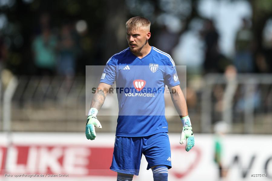 Lukas Wenzel, sport, action, Willy-Sachs-Stadion, SpVgg Greuther Fürth II, Schweinfurt, Saison 2023/2024, SGF, Regionalliga Bayern, Fussball, FCS, BFV, 5. Spieltag, 19.08.2023, 1. FC Schweinfurt 1905 - Bild-ID: 2375174