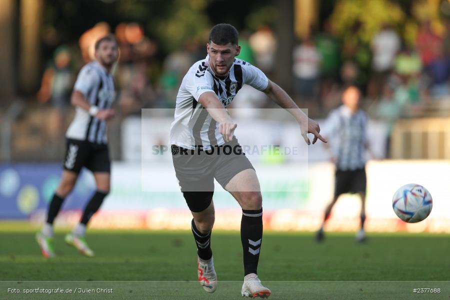 Viktor Miftaraj, sport, action, Willy-Sachs-Stadion, Schweinfurt, Saison 2023/2024, SVW, SV Wacker Burghausen, Regionalliga Bayern, Fussball, FCS, BFV, 9. Spieltag, 1. FC Schweinfurt 1905, 08.09.2023 - Bild-ID: 2377688