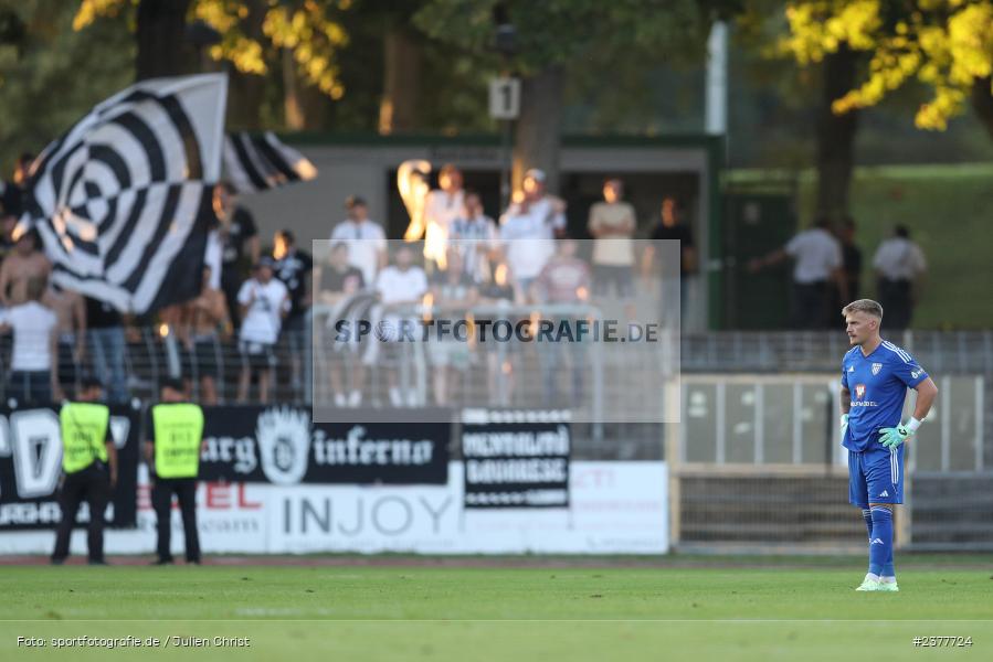 Lukas Wenzel, sport, action, Willy-Sachs-Stadion, Schweinfurt, Saison 2023/2024, SVW, SV Wacker Burghausen, Regionalliga Bayern, Fussball, FCS, BFV, 9. Spieltag, 1. FC Schweinfurt 1905, 08.09.2023 - Bild-ID: 2377724