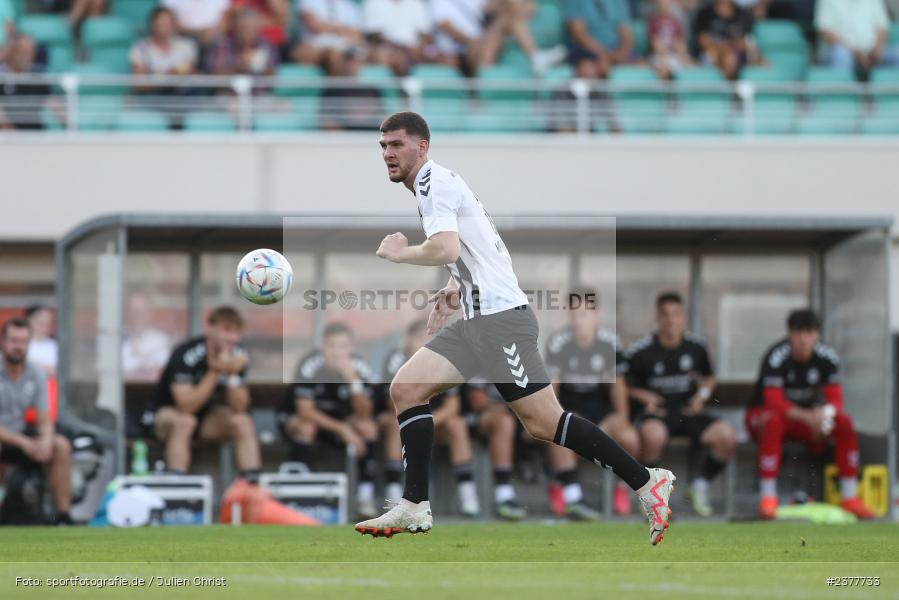Viktor Miftaraj, sport, action, Willy-Sachs-Stadion, Schweinfurt, Saison 2023/2024, SVW, SV Wacker Burghausen, Regionalliga Bayern, Fussball, FCS, BFV, 9. Spieltag, 1. FC Schweinfurt 1905, 08.09.2023 - Bild-ID: 2377733
