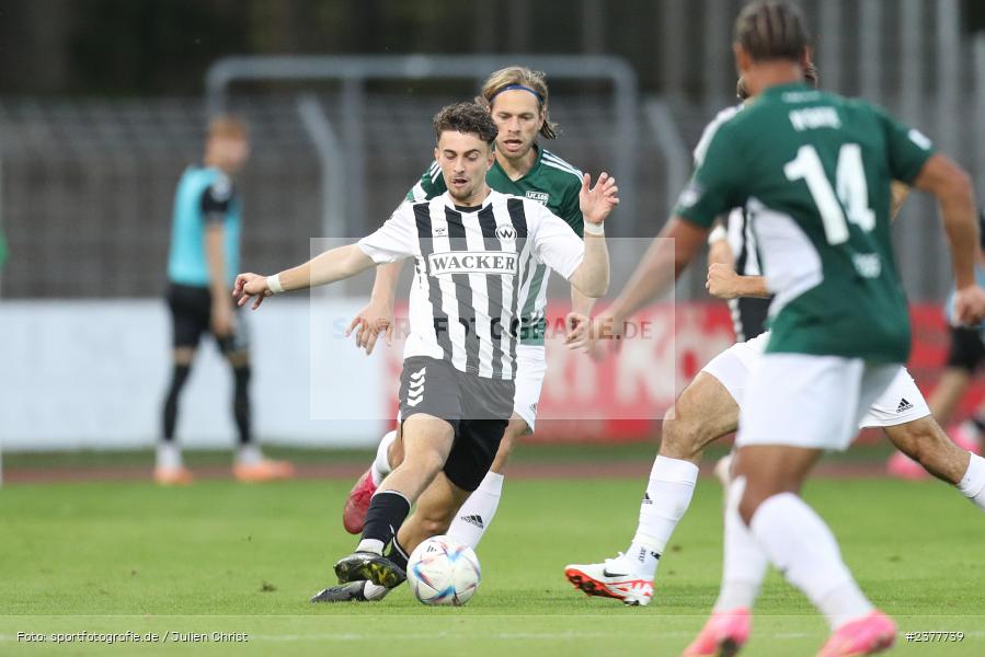 Edin Hyseni, sport, action, Willy-Sachs-Stadion, Schweinfurt, Saison 2023/2024, SVW, SV Wacker Burghausen, Regionalliga Bayern, Fussball, FCS, BFV, 9. Spieltag, 1. FC Schweinfurt 1905, 08.09.2023 - Bild-ID: 2377739