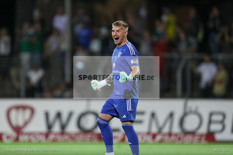 Lukas Wenzel, sport, action, Willy-Sachs-Stadion, Schweinfurt, Saison 2023/2024, SVW, SV Wacker Burghausen, Regionalliga Bayern, Fussball, FCS, BFV, 9. Spieltag, 1. FC Schweinfurt 1905, 08.09.2023 - Bild-ID: 2377962