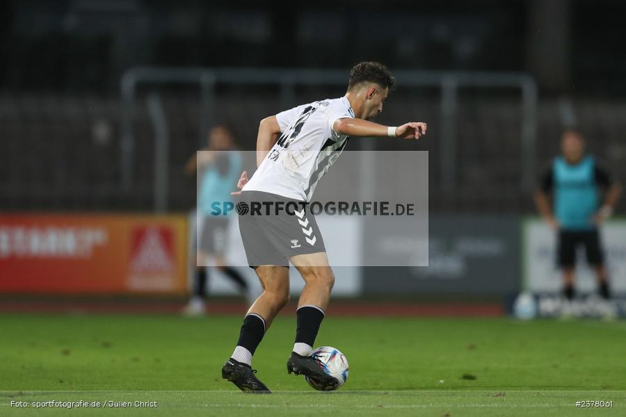 Edin Hyseni, sport, action, Willy-Sachs-Stadion, Schweinfurt, Saison 2023/2024, SVW, SV Wacker Burghausen, Regionalliga Bayern, Fussball, FCS, BFV, 9. Spieltag, 1. FC Schweinfurt 1905, 08.09.2023 - Bild-ID: 2378061