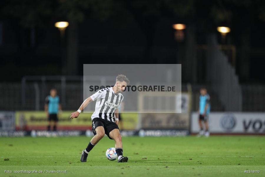 Edin Hyseni, sport, action, Willy-Sachs-Stadion, Schweinfurt, Saison 2023/2024, SVW, SV Wacker Burghausen, Regionalliga Bayern, Fussball, FCS, BFV, 9. Spieltag, 1. FC Schweinfurt 1905, 08.09.2023 - Bild-ID: 2378110