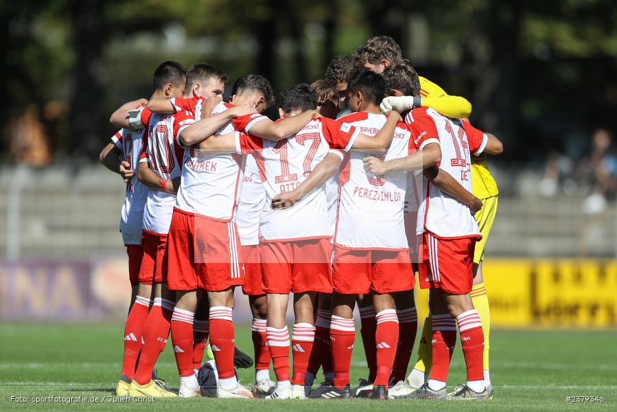 Mannschaftskreis, Willy-Sachs-Stadion, Schweinfurt, 16.09.2023, sport, action, BFV, Fussball, Saison 2023/2024, 10. Spieltag, Regionalliga Bayern, FCB, FCS, FC Bayern München II, 1. FC Schweinfurt 1905 - Bild-ID: 2379346