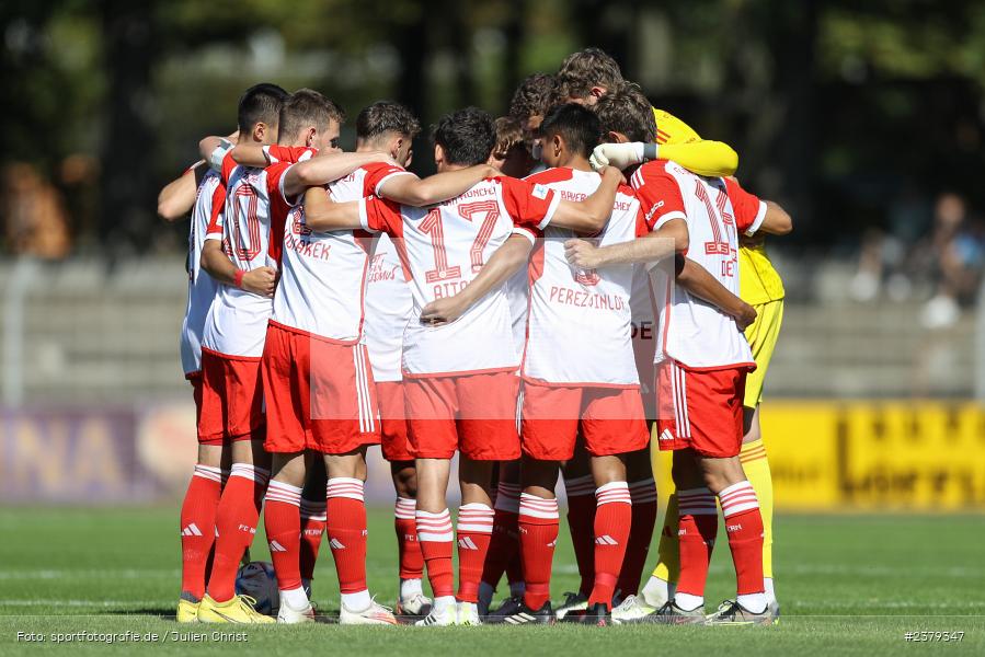 Mannschaftskreis, Willy-Sachs-Stadion, Schweinfurt, 16.09.2023, sport, action, BFV, Fussball, Saison 2023/2024, 10. Spieltag, Regionalliga Bayern, FCB, FCS, FC Bayern München II, 1. FC Schweinfurt 1905 - Bild-ID: 2379347