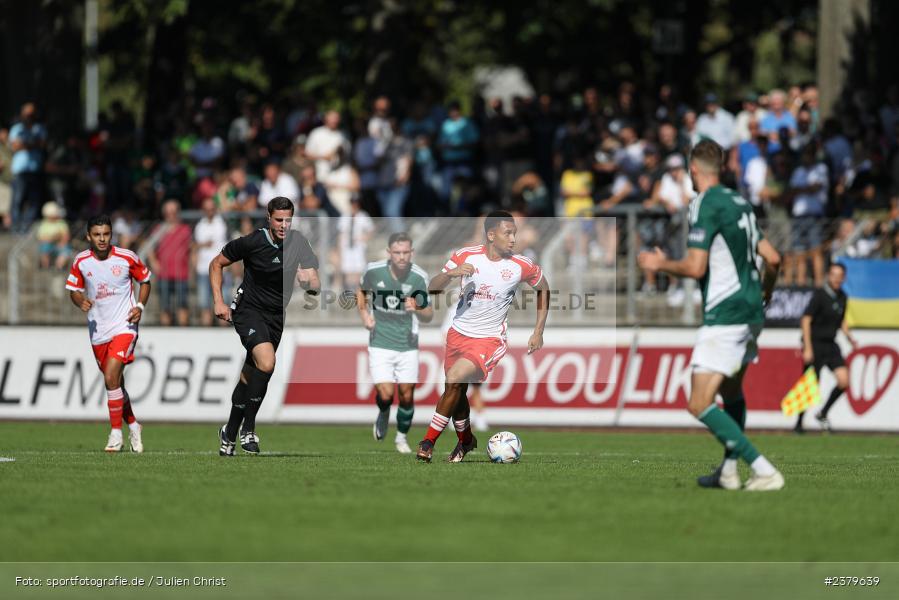 Vincent Manuba, Willy-Sachs-Stadion, Schweinfurt, 16.09.2023, sport, action, BFV, Fussball, Saison 2023/2024, 10. Spieltag, Regionalliga Bayern, FCB, FCS, FC Bayern München II, 1. FC Schweinfurt 1905 - Bild-ID: 2379639