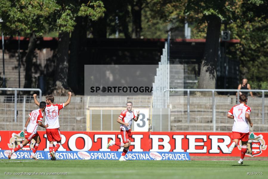 Team, Dion Berisha, Willy-Sachs-Stadion, Schweinfurt, 16.09.2023, sport, action, BFV, Fussball, Saison 2023/2024, 10. Spieltag, Regionalliga Bayern, FCB, FCS, FC Bayern München II, 1. FC Schweinfurt 1905 - Bild-ID: 2379716