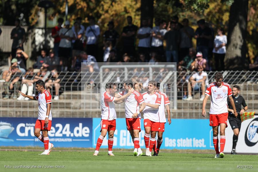 Team, Dion Berisha, Willy-Sachs-Stadion, Schweinfurt, 16.09.2023, sport, action, BFV, Fussball, Saison 2023/2024, 10. Spieltag, Regionalliga Bayern, FCB, FCS, FC Bayern München II, 1. FC Schweinfurt 1905 - Bild-ID: 2379720