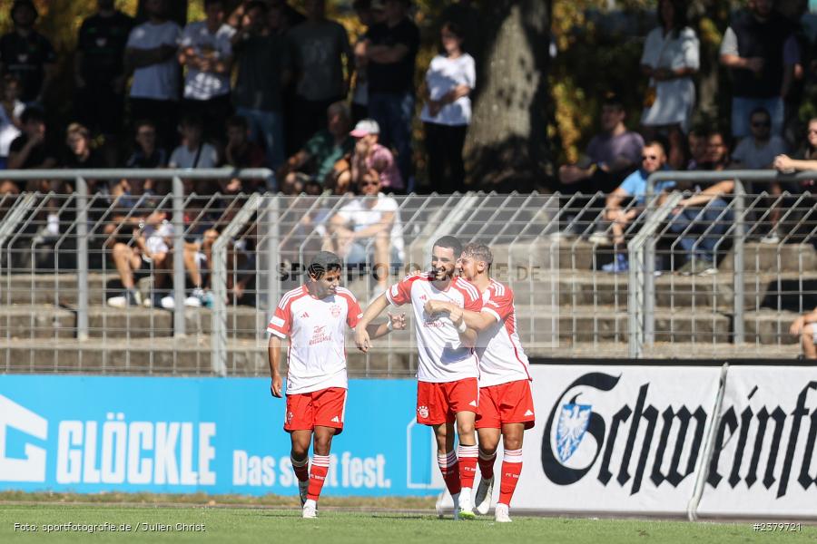 Team, Dion Berisha, Willy-Sachs-Stadion, Schweinfurt, 16.09.2023, sport, action, BFV, Fussball, Saison 2023/2024, 10. Spieltag, Regionalliga Bayern, FCB, FCS, FC Bayern München II, 1. FC Schweinfurt 1905 - Bild-ID: 2379721