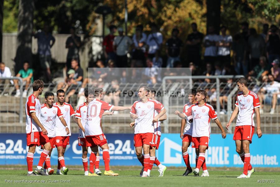 Team, Dion Berisha, Willy-Sachs-Stadion, Schweinfurt, 16.09.2023, sport, action, BFV, Fussball, Saison 2023/2024, 10. Spieltag, Regionalliga Bayern, FCB, FCS, FC Bayern München II, 1. FC Schweinfurt 1905 - Bild-ID: 2379722