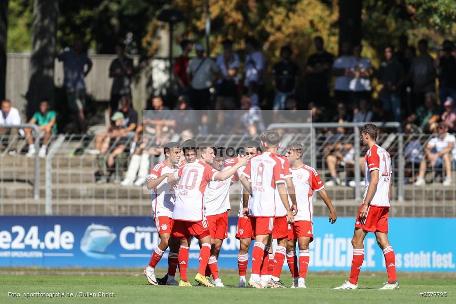 Team, Dion Berisha, Willy-Sachs-Stadion, Schweinfurt, 16.09.2023, sport, action, BFV, Fussball, Saison 2023/2024, 10. Spieltag, Regionalliga Bayern, FCB, FCS, FC Bayern München II, 1. FC Schweinfurt 1905 - Bild-ID: 2379723