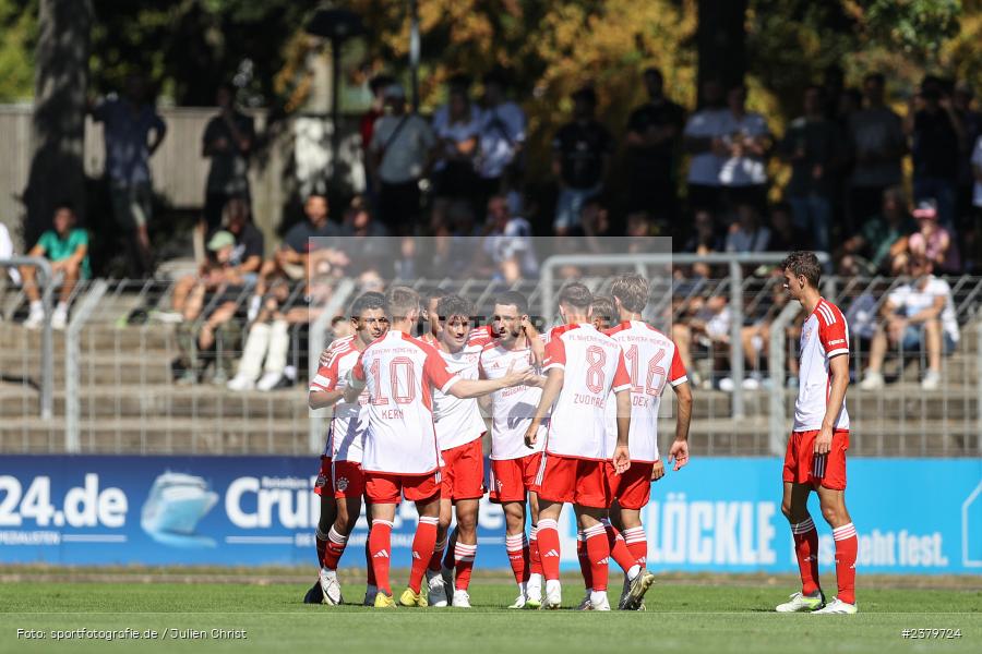 Team, Dion Berisha, Willy-Sachs-Stadion, Schweinfurt, 16.09.2023, sport, action, BFV, Fussball, Saison 2023/2024, 10. Spieltag, Regionalliga Bayern, FCB, FCS, FC Bayern München II, 1. FC Schweinfurt 1905 - Bild-ID: 2379724