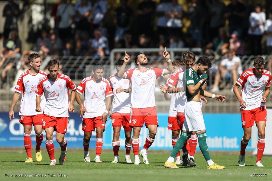 Team, Dion Berisha, Willy-Sachs-Stadion, Schweinfurt, 16.09.2023, sport, action, BFV, Fussball, Saison 2023/2024, 10. Spieltag, Regionalliga Bayern, FCB, FCS, FC Bayern München II, 1. FC Schweinfurt 1905 - Bild-ID: 2379725