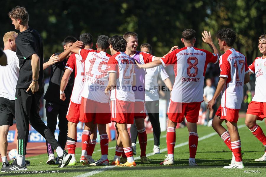 Team, Dion Berisha, Willy-Sachs-Stadion, Schweinfurt, 16.09.2023, sport, action, BFV, Fussball, Saison 2023/2024, 10. Spieltag, Regionalliga Bayern, FCB, FCS, FC Bayern München II, 1. FC Schweinfurt 1905 - Bild-ID: 2379846