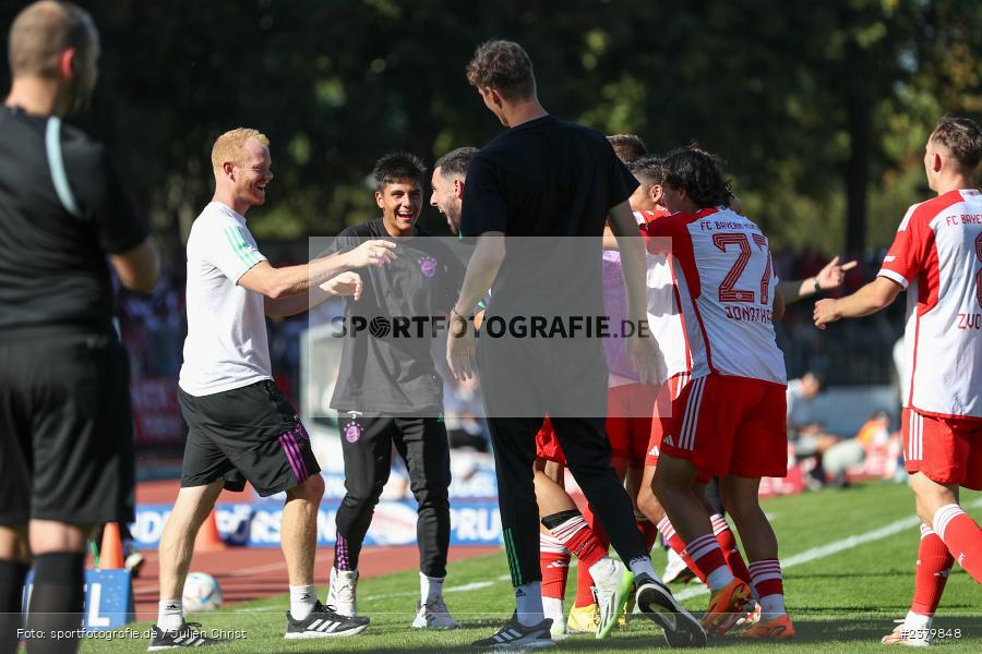 Team, Dion Berisha, Willy-Sachs-Stadion, Schweinfurt, 16.09.2023, sport, action, BFV, Fussball, Saison 2023/2024, 10. Spieltag, Regionalliga Bayern, FCB, FCS, FC Bayern München II, 1. FC Schweinfurt 1905 - Bild-ID: 2379848