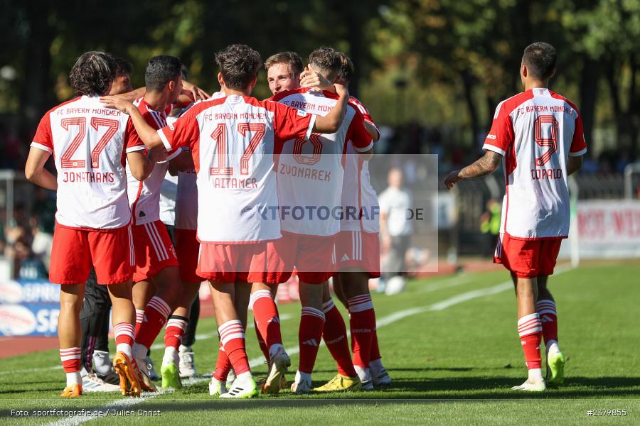 Team, Dion Berisha, Willy-Sachs-Stadion, Schweinfurt, 16.09.2023, sport, action, BFV, Fussball, Saison 2023/2024, 10. Spieltag, Regionalliga Bayern, FCB, FCS, FC Bayern München II, 1. FC Schweinfurt 1905 - Bild-ID: 2379855