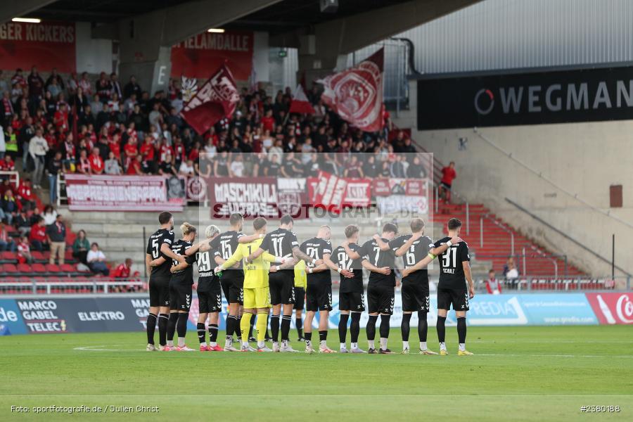 sport, action, Würzburg, Saison 2023/2024, SVW, SV Wacker Burghausen, Regionalliga Bayern, Fussball, FWK, FC Würzburger Kickers, BFV, AKON Arena, 22.09.2023, 11. Spieltag - Bild-ID: 2380188