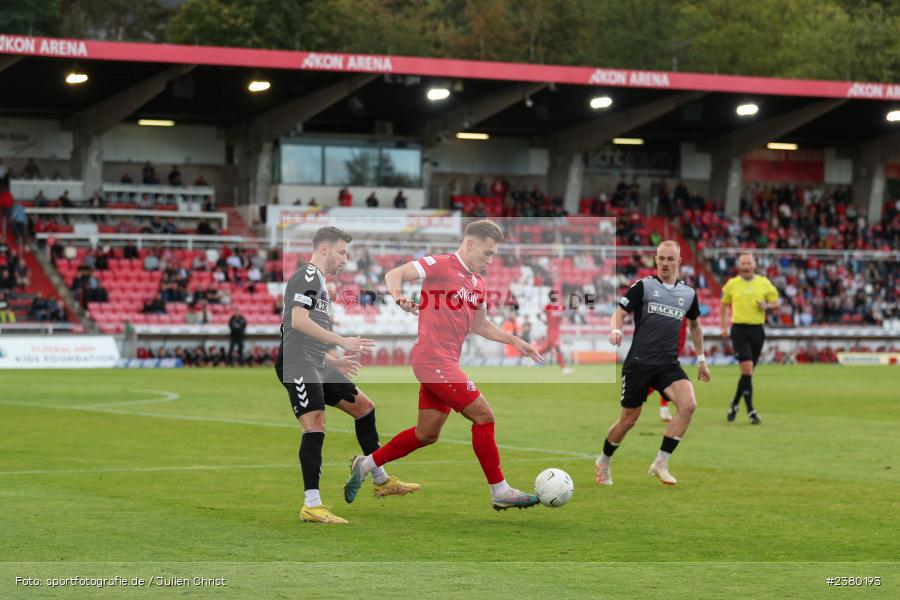 Marius Wegmann, sport, action, Würzburg, Saison 2023/2024, SVW, SV Wacker Burghausen, Regionalliga Bayern, Fussball, FWK, FC Würzburger Kickers, BFV, AKON Arena, 22.09.2023, 11. Spieltag - Bild-ID: 2380193