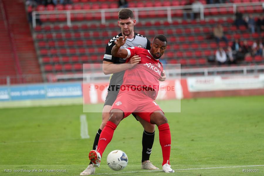 Saliou Sané, sport, action, Würzburg, Saison 2023/2024, SVW, SV Wacker Burghausen, Regionalliga Bayern, Fussball, FWK, FC Würzburger Kickers, BFV, AKON Arena, 22.09.2023, 11. Spieltag - Bild-ID: 2380201