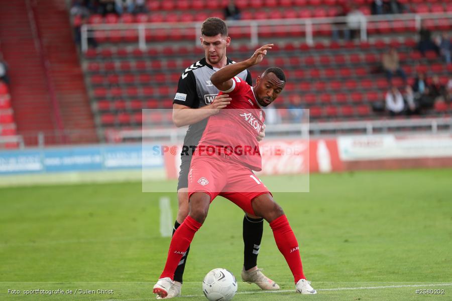 Saliou Sané, sport, action, Würzburg, Saison 2023/2024, SVW, SV Wacker Burghausen, Regionalliga Bayern, Fussball, FWK, FC Würzburger Kickers, BFV, AKON Arena, 22.09.2023, 11. Spieltag - Bild-ID: 2380202