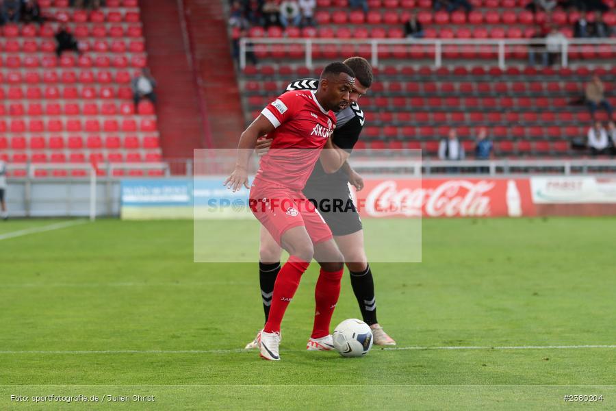 Saliou Sané, sport, action, Würzburg, Saison 2023/2024, SVW, SV Wacker Burghausen, Regionalliga Bayern, Fussball, FWK, FC Würzburger Kickers, BFV, AKON Arena, 22.09.2023, 11. Spieltag - Bild-ID: 2380204