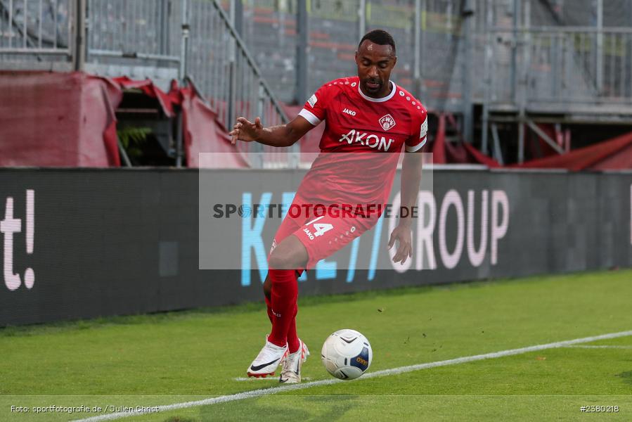 Saliou Sané, sport, action, Würzburg, Saison 2023/2024, SVW, SV Wacker Burghausen, Regionalliga Bayern, Fussball, FWK, FC Würzburger Kickers, BFV, AKON Arena, 22.09.2023, 11. Spieltag - Bild-ID: 2380218