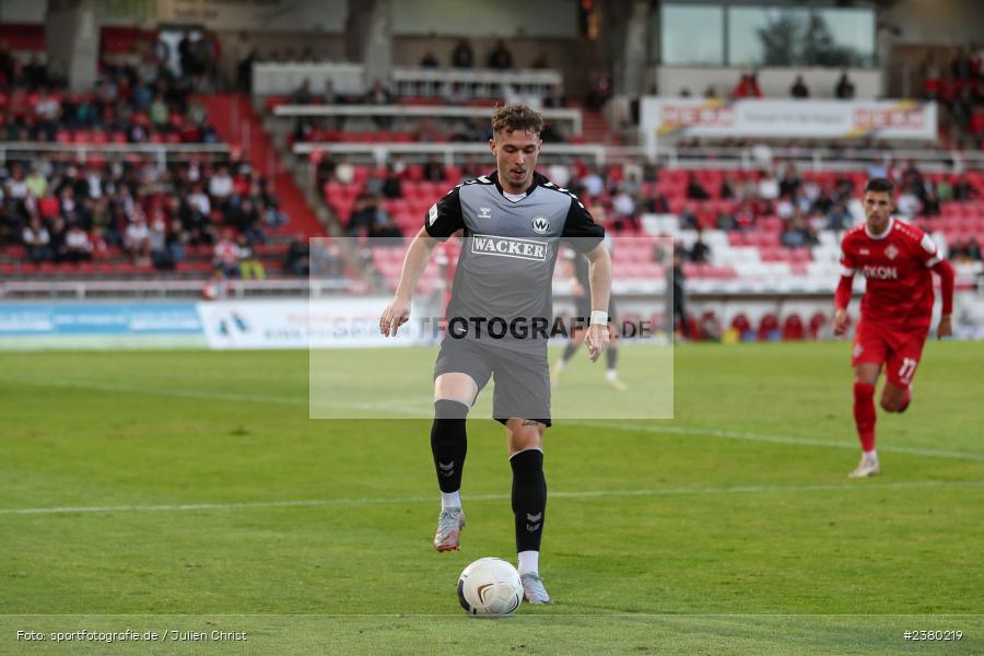 Denis Ade, sport, action, Würzburg, Saison 2023/2024, SVW, SV Wacker Burghausen, Regionalliga Bayern, Fussball, FWK, FC Würzburger Kickers, BFV, AKON Arena, 22.09.2023, 11. Spieltag - Bild-ID: 2380219