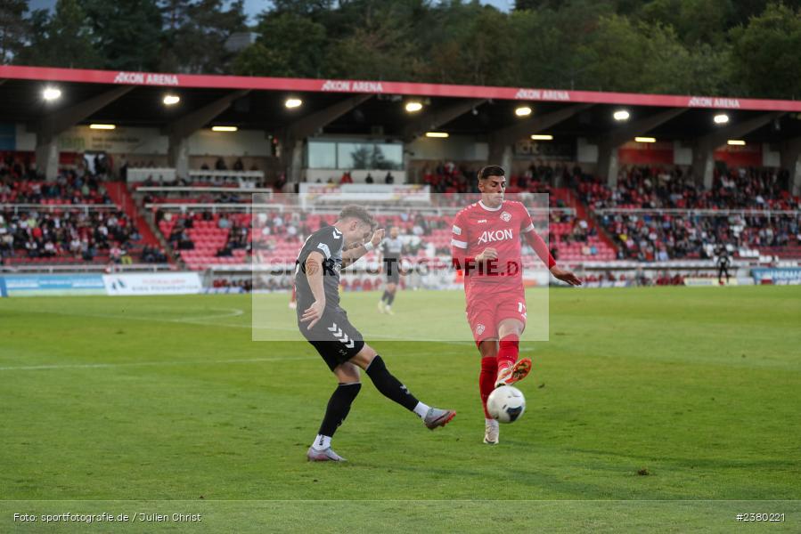 Denis Ade, sport, action, Würzburg, Saison 2023/2024, SVW, SV Wacker Burghausen, Regionalliga Bayern, Fussball, FWK, FC Würzburger Kickers, BFV, AKON Arena, 22.09.2023, 11. Spieltag - Bild-ID: 2380221