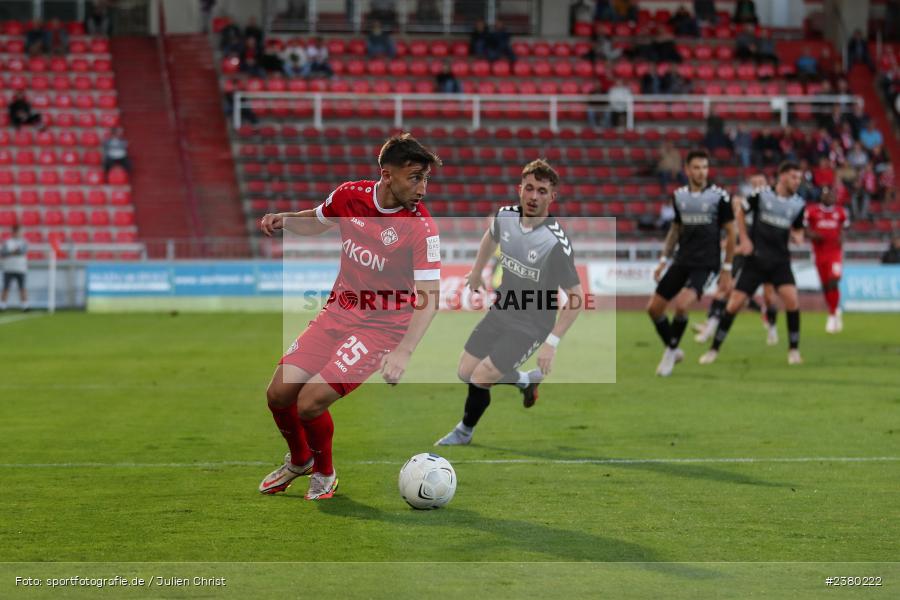 Dominik Meisel, sport, action, Würzburg, Saison 2023/2024, SVW, SV Wacker Burghausen, Regionalliga Bayern, Fussball, FWK, FC Würzburger Kickers, BFV, AKON Arena, 22.09.2023, 11. Spieltag - Bild-ID: 2380222