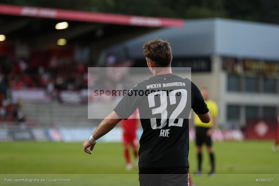 Denis Ade, sport, action, Würzburg, Saison 2023/2024, SVW, SV Wacker Burghausen, Regionalliga Bayern, Fussball, FWK, FC Würzburger Kickers, BFV, AKON Arena, 22.09.2023, 11. Spieltag - Bild-ID: 2380227