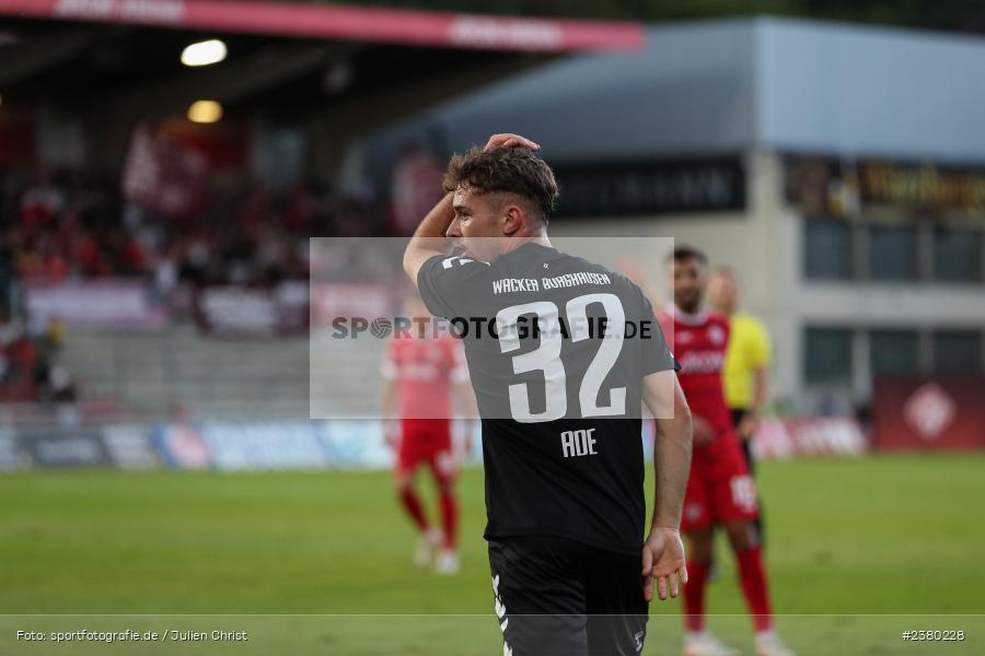Denis Ade, sport, action, Würzburg, Saison 2023/2024, SVW, SV Wacker Burghausen, Regionalliga Bayern, Fussball, FWK, FC Würzburger Kickers, BFV, AKON Arena, 22.09.2023, 11. Spieltag - Bild-ID: 2380228