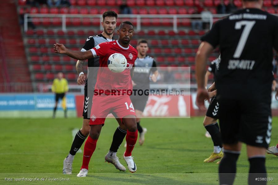 Saliou Sané, sport, action, Würzburg, Saison 2023/2024, SVW, SV Wacker Burghausen, Regionalliga Bayern, Fussball, FWK, FC Würzburger Kickers, BFV, AKON Arena, 22.09.2023, 11. Spieltag - Bild-ID: 2380230