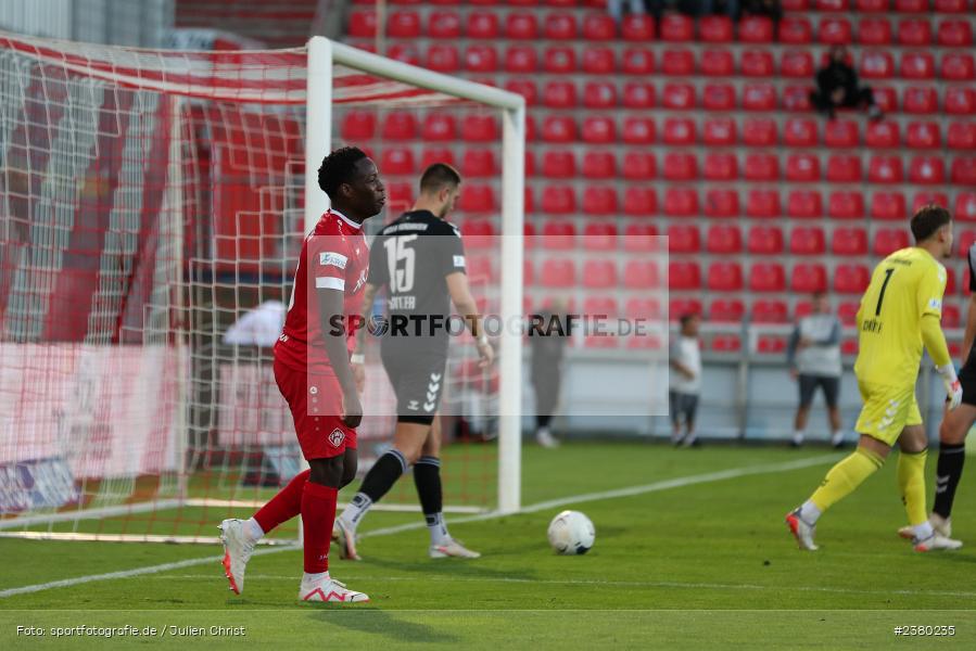 Benjika Caciel, sport, action, Würzburg, Saison 2023/2024, SVW, SV Wacker Burghausen, Regionalliga Bayern, Fussball, FWK, FC Würzburger Kickers, BFV, AKON Arena, 22.09.2023, 11. Spieltag - Bild-ID: 2380235
