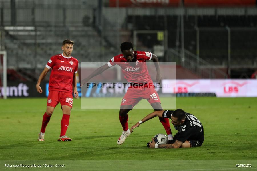 Benjika Caciel, sport, action, Würzburg, Saison 2023/2024, SVW, SV Wacker Burghausen, Regionalliga Bayern, Fussball, FWK, FC Würzburger Kickers, BFV, AKON Arena, 22.09.2023, 11. Spieltag - Bild-ID: 2380276