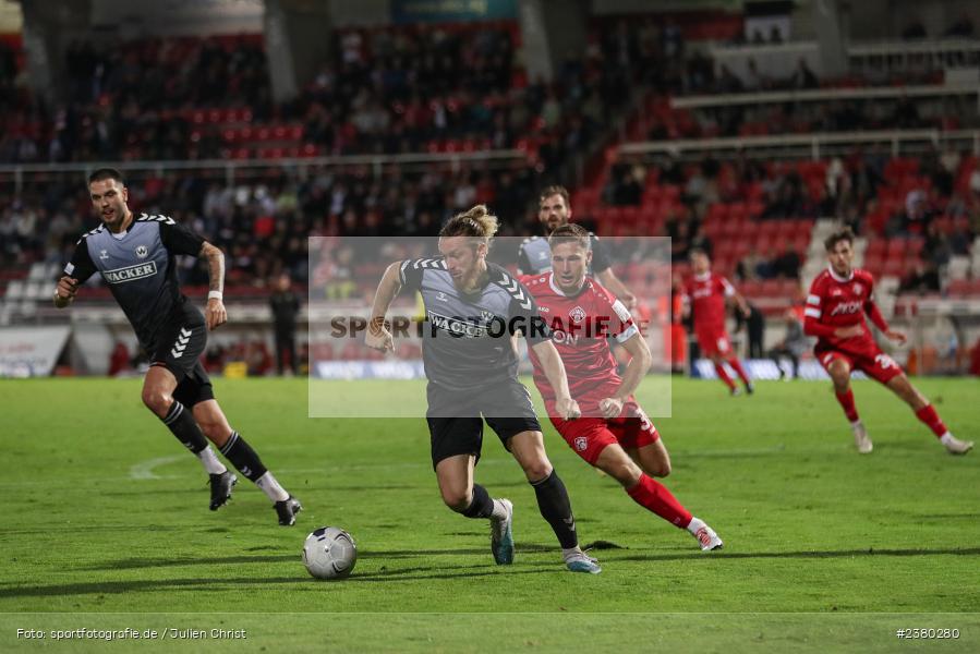 Moritz Sommerauer, sport, action, Würzburg, Saison 2023/2024, SVW, SV Wacker Burghausen, Regionalliga Bayern, Fussball, FWK, FC Würzburger Kickers, BFV, AKON Arena, 22.09.2023, 11. Spieltag - Bild-ID: 2380280