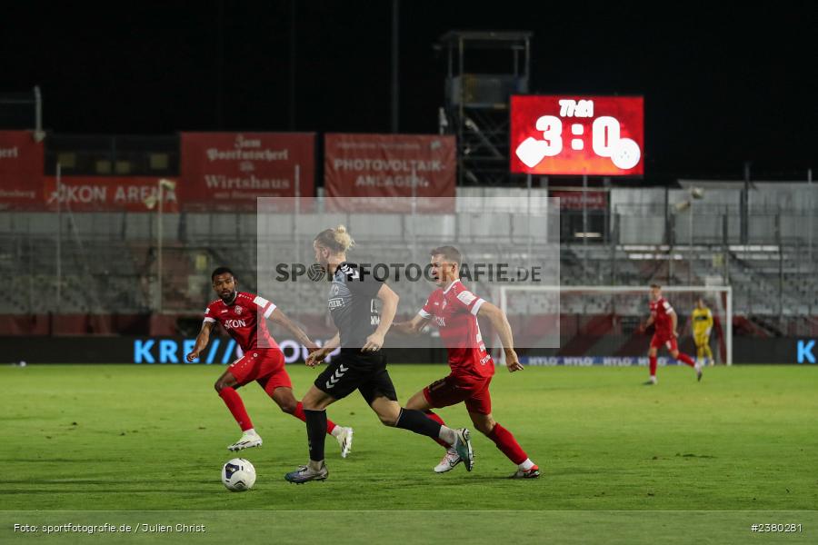 Moritz Sommerauer, sport, action, Würzburg, Saison 2023/2024, SVW, SV Wacker Burghausen, Regionalliga Bayern, Fussball, FWK, FC Würzburger Kickers, BFV, AKON Arena, 22.09.2023, 11. Spieltag - Bild-ID: 2380281