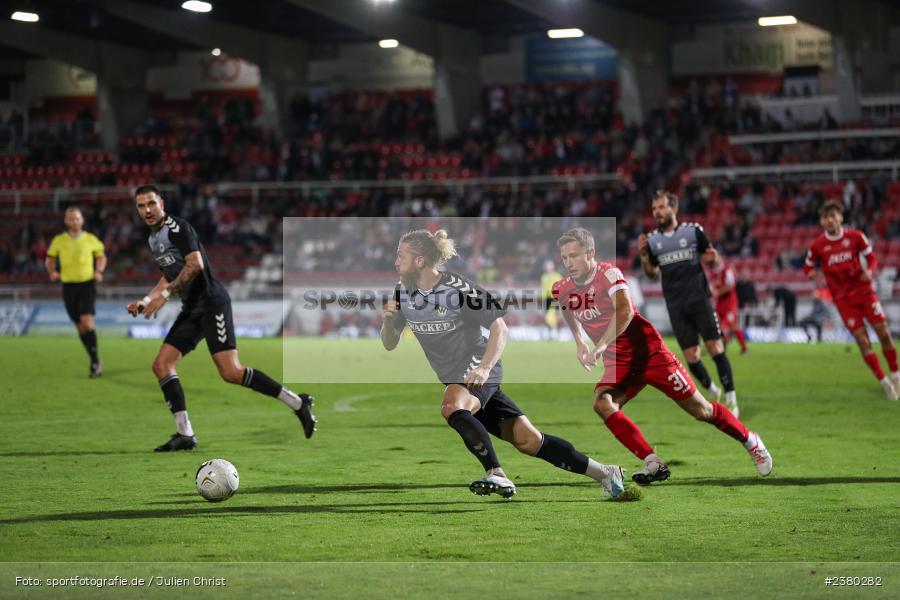 Moritz Sommerauer, sport, action, Würzburg, Saison 2023/2024, SVW, SV Wacker Burghausen, Regionalliga Bayern, Fussball, FWK, FC Würzburger Kickers, BFV, AKON Arena, 22.09.2023, 11. Spieltag - Bild-ID: 2380282
