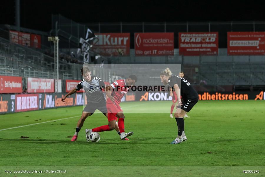Fabrice Montcheu, sport, action, Würzburg, Saison 2023/2024, SVW, SV Wacker Burghausen, Regionalliga Bayern, Fussball, FWK, FC Würzburger Kickers, BFV, AKON Arena, 22.09.2023, 11. Spieltag - Bild-ID: 2380295