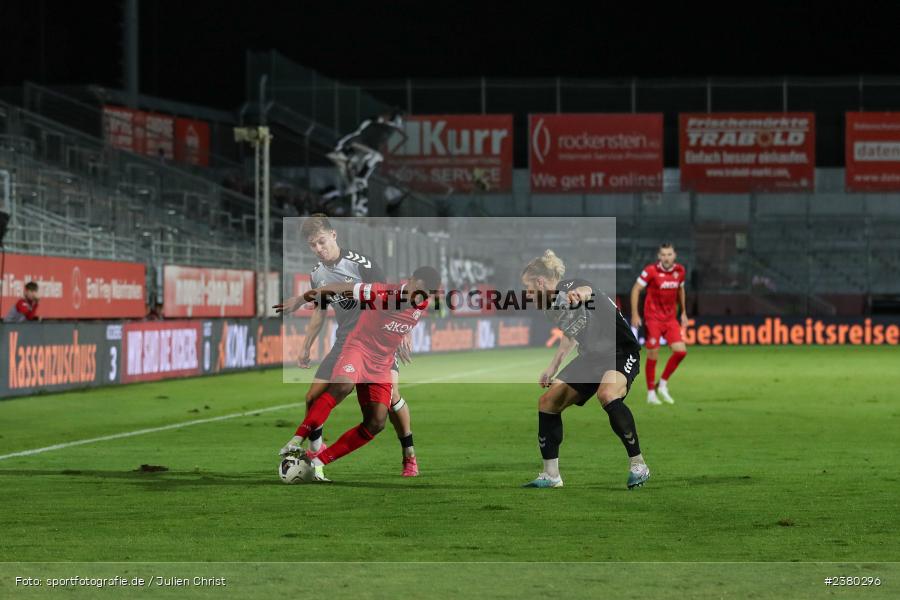 Fabrice Montcheu, sport, action, Würzburg, Saison 2023/2024, SVW, SV Wacker Burghausen, Regionalliga Bayern, Fussball, FWK, FC Würzburger Kickers, BFV, AKON Arena, 22.09.2023, 11. Spieltag - Bild-ID: 2380296