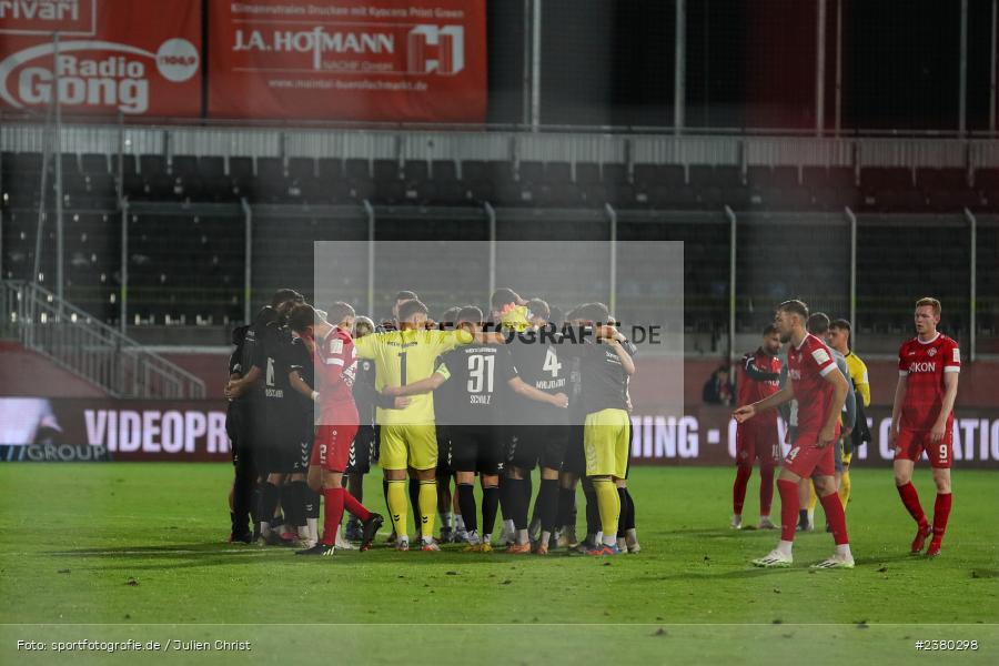 Mannschaftskreis, sport, action, Würzburg, Saison 2023/2024, SVW, SV Wacker Burghausen, Regionalliga Bayern, Fussball, FWK, FC Würzburger Kickers, BFV, AKON Arena, 22.09.2023, 11. Spieltag - Bild-ID: 2380298