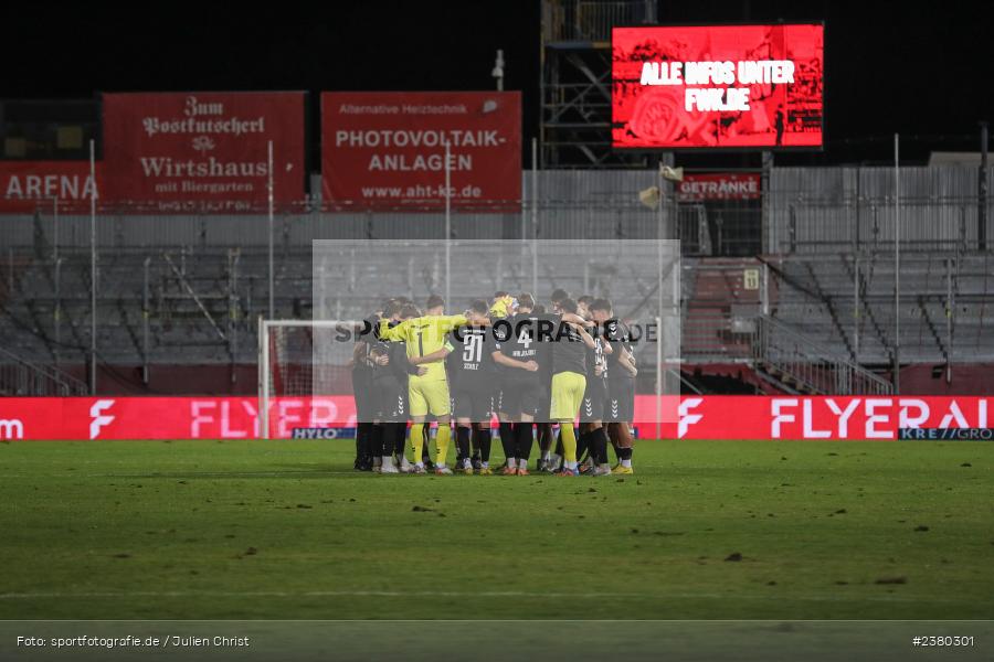 Mannschaftskreis, sport, action, Würzburg, Saison 2023/2024, SVW, SV Wacker Burghausen, Regionalliga Bayern, Fussball, FWK, FC Würzburger Kickers, BFV, AKON Arena, 22.09.2023, 11. Spieltag - Bild-ID: 2380301