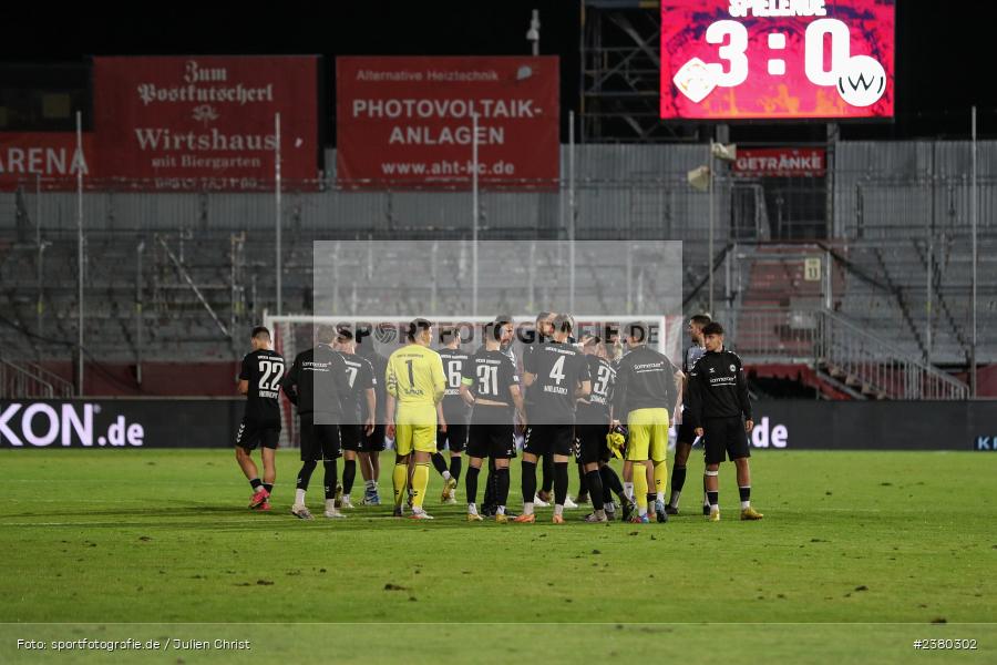 Mannschaftskreis, sport, action, Würzburg, Saison 2023/2024, SVW, SV Wacker Burghausen, Regionalliga Bayern, Fussball, FWK, FC Würzburger Kickers, BFV, AKON Arena, 22.09.2023, 11. Spieltag - Bild-ID: 2380302