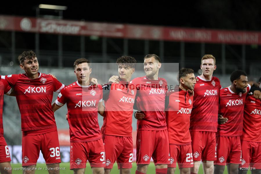 sport, action, Würzburg, Saison 2023/2024, SVW, SV Wacker Burghausen, Regionalliga Bayern, Fussball, FWK, FC Würzburger Kickers, BFV, AKON Arena, 22.09.2023, 11. Spieltag - Bild-ID: 2380314