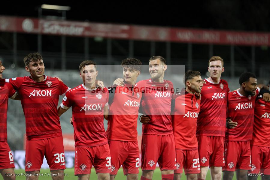 sport, action, Würzburg, Saison 2023/2024, SVW, SV Wacker Burghausen, Regionalliga Bayern, Fussball, FWK, FC Würzburger Kickers, BFV, AKON Arena, 22.09.2023, 11. Spieltag - Bild-ID: 2380315