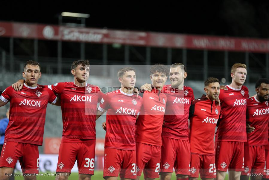 sport, action, Würzburg, Saison 2023/2024, SVW, SV Wacker Burghausen, Regionalliga Bayern, Fussball, FWK, FC Würzburger Kickers, BFV, AKON Arena, 22.09.2023, 11. Spieltag - Bild-ID: 2380316