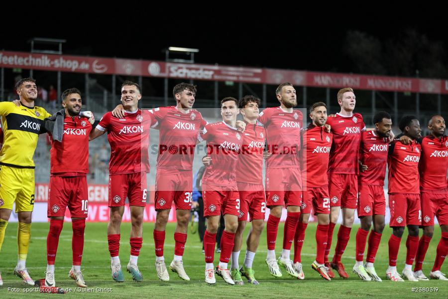 sport, action, Würzburg, Saison 2023/2024, SVW, SV Wacker Burghausen, Regionalliga Bayern, Fussball, FWK, FC Würzburger Kickers, BFV, AKON Arena, 22.09.2023, 11. Spieltag - Bild-ID: 2380319