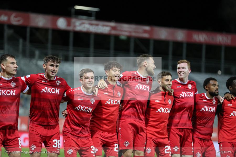 sport, action, Würzburg, Saison 2023/2024, SVW, SV Wacker Burghausen, Regionalliga Bayern, Fussball, FWK, FC Würzburger Kickers, BFV, AKON Arena, 22.09.2023, 11. Spieltag - Bild-ID: 2380321
